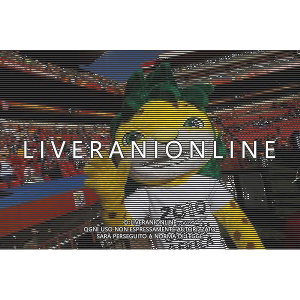 The world cup mascot Zakumi waves to the photographer during the World Cup group C soccer match between USA and Slovenia in Johannesburg in South Africa on Friday, June 18, 2010. The match ended in a 2-2 draw.(Photo By Wei Zheng/ColorChinaPhoto) - Ag. Aldo Liverani sas ITALY ONLY SLOVENIA - STATI UNITI FIFA WORLD CUP CAMPIONATI MONDIALI SUD AFRICA 2010