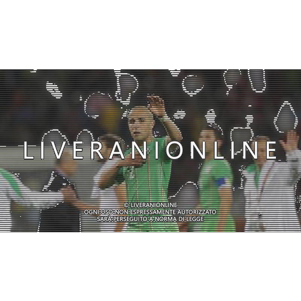 (100619) -- CAPE TOWN, June 19, 2010 -- Algeria\'s Madjid Bougherra waves to the audience after the 2010 World Cup Group C match against England in Cape Town, South Africa, June 18, 2010. Xing Guangli)(txy) ©Photoshot/Agenzia Aldo Liverani Sas - ITALY ONLY: INGHILTERRA - ALGERIA FIFA WORLD CUP CAMPIONATI MONDIALI SUD AFRICA 2010