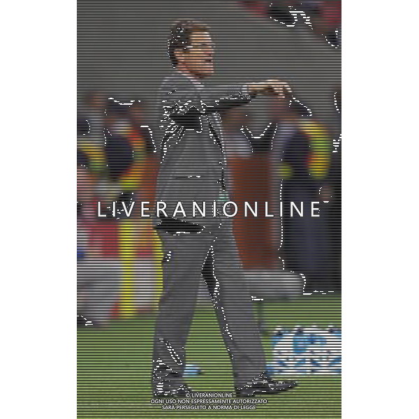 (100619) -- CAPE TOWN, June 19, 2010 -- England\'s coach Fabio Capello gestures during the 2010 World Cup Group C match against Algeria in Cape Town, South Africa, June 18, 2010. Xing Guangli)(txy) ©Photoshot/Agenzia Aldo Liverani Sas - ITALY ONLY: INGHILTERRA - ALGERIA FIFA WORLD CUP CAMPIONATI MONDIALI SUD AFRICA 2010