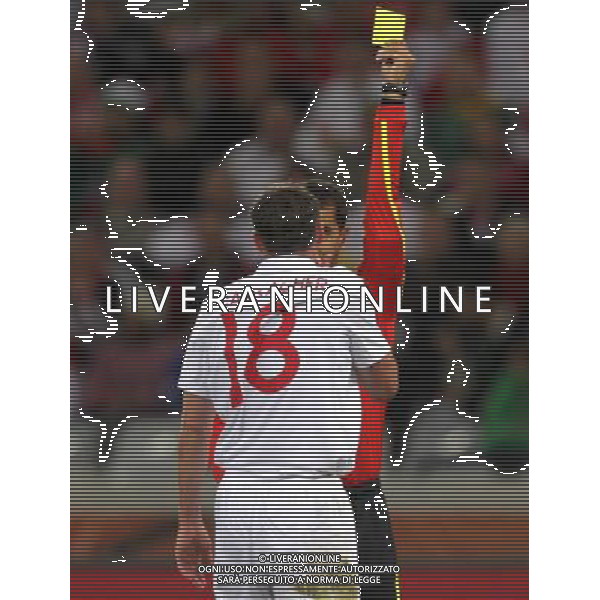 (100619) -- CAPE TOWN, June 19, 2010 -AMMONIZIONE- England\'s Jamie Carragher (L) gets a yellow card during the 2010 World Cup Group C match against Algeria in Cape Town, South Africa, June 18, 2010. Xing Guangli)(txy) ©Photoshot/Agenzia Aldo Liverani Sas - ITALY ONLY: INGHILTERRA - ALGERIA FIFA WORLD CUP CAMPIONATI MONDIALI SUD AFRICA 2010
