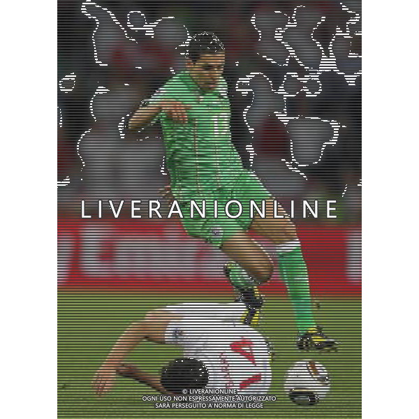 (100619) -- CAPE TOWN, June 19, 2010 -- Algeria\'s Karim Matmour (top) leaps over England\'s Gareth Barry during the 2010 World Cup Group C match in Cape Town, South Africa, June 18, 2010. Xing Guangli)(txy) ©Photoshot/Agenzia Aldo Liverani Sas - ITALY ONLY: INGHILTERRA - ALGERIA FIFA WORLD CUP CAMPIONATI MONDIALI SUD AFRICA 2010