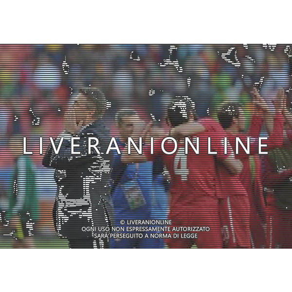 (100618) -- PORT ELIZABETH, June 18, 2010 -- Radomir Antic (L), head coach of Serbia greets the audience after the 2010 World Cup Group D soccer match against Germany at the Nelson Mandela Bay stadium in Port Elizabeth, South Africa, on June 18, 2010. Serbia won 1-0. Yang Lei) (zc) ©Photoshot/Agenzia Aldo Liverani Sas - ITALY ONLY: GERMANIA - SERBIA FIFA WORLD CUP CAMPIONATI MONDIALI SUD AFRICA 2010