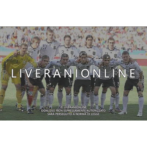 (100618) -- PORT ELIZABETH, June 18, 2010 -FORMAZIONE GERMANIA - German liner-ups pose for the photo prior to the 2010 World Cup Group D soccer match against Serbia at the Nelson Mandela Bay stadium in Port Elizabeth, South Africa, on June 18, 2010. Germany lost the match 0-1. Liao Yujie) (zc) ©Photoshot/Agenzia Aldo Liverani Sas - ITALY ONLY: GERMANIA - SERBIA FIFA WORLD CUP CAMPIONATI MONDIALI SUD AFRICA 2010