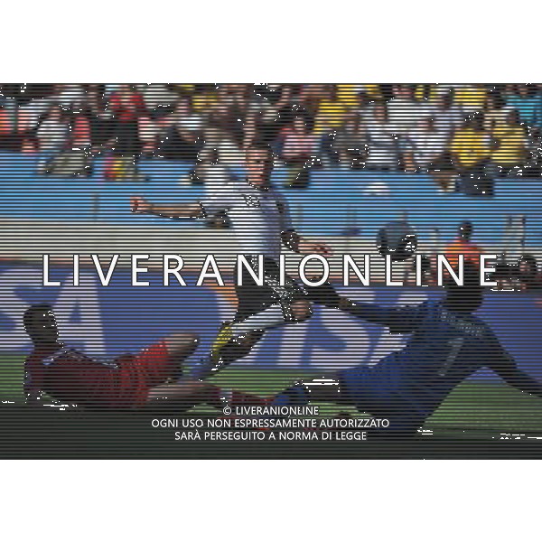 (100618) -- PORT ELIZABETH, June 18, 2010 -- Germany\'s Lukas Podolski (C) shoots during the 2010 World Cup Group D soccer match between Germany and Serbia at the Nelson Mandela Bay stadium in Port Elizabeth, South Africa, on June 18, 2010. Germany lost the match 0-1. Yang Lei) ©Photoshot/Agenzia Aldo Liverani Sas - ITALY ONLY: GERMANIA - SERBIA FIFA WORLD CUP CAMPIONATI MONDIALI SUD AFRICA 2010