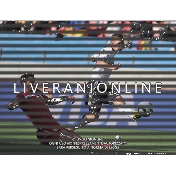 (100618) -- PORT ELIZABETH, June 18, 2010 -- Germany\'s Lukas Podolski (R) shoots during the 2010 World Cup Group D soccer match between Germany and Serbia at the Nelson Mandela Bay stadium in Port Elizabeth, South Africa, on June 18, 2010. Germany lost the match 0-1.Yang Lei) ©Photoshot/Agenzia Aldo Liverani Sas - ITALY ONLY: GERMANIA - SERBIA FIFA WORLD CUP CAMPIONATI MONDIALI SUD AFRICA 2010