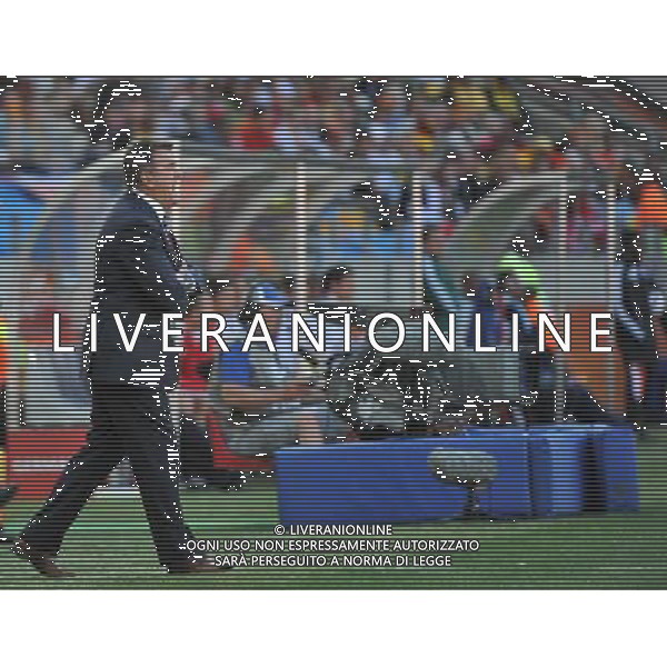 (100618) -- PORT ELIZABETH, June 18, 2010 -- Radomir Antic, head coach of Serbia shouts during the 2010 World Cup Group D soccer match between Germany and Serbia at the Nelson Mandela Bay stadium in Port Elizabeth, South Africa, on June 18, 2010. Yang Lei) (zc) ©Photoshot/Agenzia Aldo Liverani Sas - ITALY ONLY: GERMANIA - SERBIA FIFA WORLD CUP CAMPIONATI MONDIALI SUD AFRICA 2010