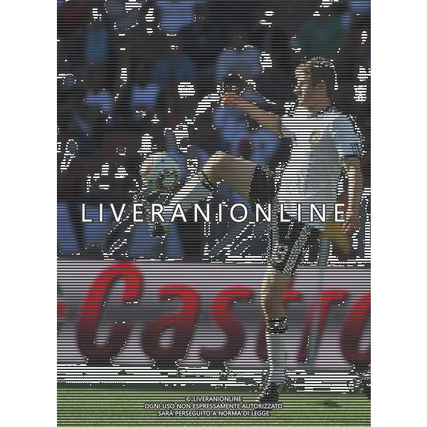 (100618) -- PORT ELIZABETH, June 18, 2010 -- Germany\'s Thomas Muller stops the ball during the 2010 World Cup Group D soccer match between Germany and Serbia at the Nelson Mandela Bay stadium in Port Elizabeth, South Africa, on June 18, 2010. Yang Lei) (zc) ©Photoshot/Agenzia Aldo Liverani Sas - ITALY ONLY: GERMANIA - SERBIA FIFA WORLD CUP CAMPIONATI MONDIALI SUD AFRICA 2010