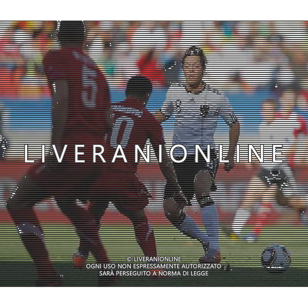 (100618) -- PORT ELIZABETH, June 18, 2010 -- Germany\'s Mesut Ozil (R) vies with Serbia\'s Dejan Stankovic during the 2010 World Cup Group D soccer match between Germany and Serbia at the Nelson Mandela Bay stadium in Port Elizabeth, South Africa, on June 18, 2010. Liao Yujie) (zc) ©Photoshot/Agenzia Aldo Liverani Sas - ITALY ONLY: GERMANIA - SERBIA FIFA WORLD CUP CAMPIONATI MONDIALI SUD AFRICA 2010