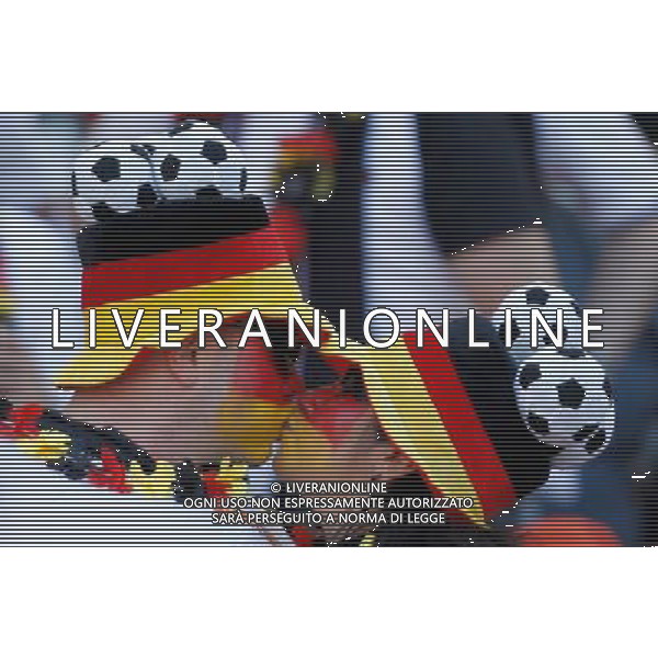 (100618) -- PORT ELIZABETH, June 18, 2010 -- Two German supporters kiss each other prior to the 2010 World Cup Group D soccer match between Germany and Serbia at the Nelson Mandela Bay stadium in Port Elizabeth, South Africa, on June 18, 2010.Liao Yujie) (zc) ©Photoshot/Agenzia Aldo Liverani Sas - ITALY ONLY: GERMANIA - SERBIA FIFA WORLD CUP CAMPIONATI MONDIALI SUD AFRICA 2010