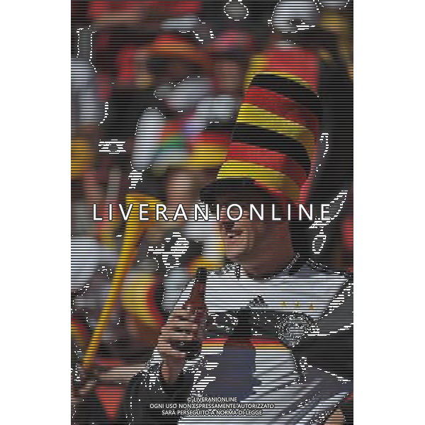 (100618) -- PORT ELIZABETH, June 18, 2010 -- A German supporter holds a beer bottle prior to the 2010 World Cup Group D soccer match between Germany and Serbia at the Nelson Mandela Bay stadium in Port Elizabeth, South Africa, on June 18, 2010.Yang Lei) (zc) ©Photoshot/Agenzia Aldo Liverani Sas - ITALY ONLY: GERMANIA - SERBIA FIFA WORLD CUP CAMPIONATI MONDIALI SUD AFRICA 2010