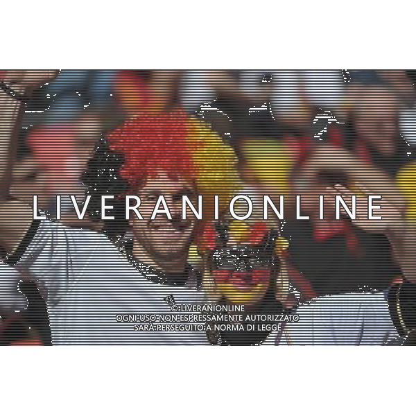 (100618) -- PORT ELIZABETH, June 18, 2010 -- Two German supporters pose for a photo prior to the 2010 World Cup Group D soccer match between Germany and Serbia at the Nelson Mandela Bay stadium in Port Elizabeth, South Africa, on June 18, 2010. Liao Yujie) (zc) ©Photoshot/Agenzia Aldo Liverani Sas - ITALY ONLY: GERMANIA - SERBIA FIFA WORLD CUP CAMPIONATI MONDIALI SUD AFRICA 2010