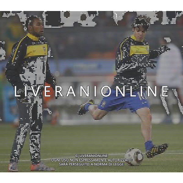 Brazil\'s KAKA (R) and ROBINHO warm up prior to the World Cup group G soccer match between Brazil and Cote d\'Ivoire in Johannesburg in South Africa on Sunday, June 20, 2010. Brazil defeated Cote d\'Ivoire 3-1.(Photo By Wei Zheng/ColorChinaPhoto) - Ag. Aldo Liverani sas ITALY ONLY BRASILE - COSTA D\'AVORIO FIFA WORLD CUP CAMPIONATI MONDIALI SUD AFRICA 2010
