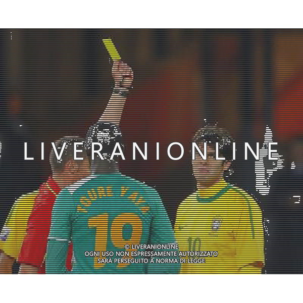 Brazil\'s KAKA (R) receives a yellow card as Cote d\'Ivoire\'s Yaya TOURE (C) looks on during the World Cup group G soccer match between Brazil and Cote d\'Ivoire in Johannesburg in South Africa on Sunday, June 20, 2010. Brazil defeated Cote d\'Ivoire 3-1.(Photo By Wei Zheng/ColorChinaPhoto) - Ag. Aldo Liverani sas ITALY ONLY BRASILE - COSTA D\'AVORIO FIFA WORLD CUP CAMPIONATI MONDIALI SUD AFRICA 2010