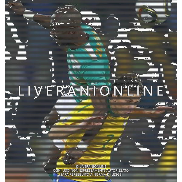 Brazil\'s ELANO (R) vies for the ball with Cote d\'Ivoire\'s Guy DEMEL (L) during the World Cup group G soccer match between Brazil and Cote d\'Ivoire in Johannesburg in South Africa on Sunday, June 20, 2010. Brazil defeated Cote d\'Ivoire 3-1.(Photo By Wei Zheng/ColorChinaPhoto) - Ag. Aldo Liverani sas ITALY ONLY BRASILE - COSTA D\'AVORIO FIFA WORLD CUP CAMPIONATI MONDIALI SUD AFRICA 2010