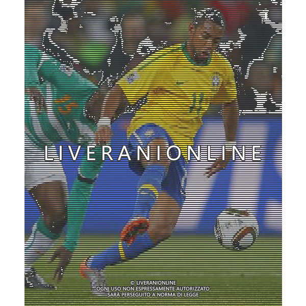 Brazil\'s ROBINHO controls the ball during the World Cup group G soccer match between Brazil and Cote d\'Ivoire in Johannesburg in South Africa on Sunday, June 20, 2010. Brazil defeated Cote d\'Ivoire 3-1.(Photo By Wei Zheng/ColorChinaPhoto) - Ag. Aldo Liverani sas ITALY ONLY BRASILE - COSTA D\'AVORIO FIFA WORLD CUP CAMPIONATI MONDIALI SUD AFRICA 2010
