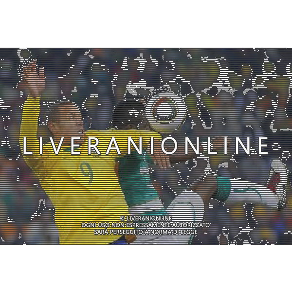 Brazil\'s LUIS FABIANO (L) vies for the ball with Cote d\'Ivoire\'s Siaka TIENE (R) during the World Cup group G soccer match between Brazil and Cote d\'Ivoire in Johannesburg in South Africa on Sunday, June 20, 2010. Brazil defeated Cote d\'Ivoire 3-1.(Photo By Wei Zheng/ColorChinaPhoto) - Ag. Aldo Liverani sas ITALY ONLY BRASILE - COSTA D\'AVORIO FIFA WORLD CUP CAMPIONATI MONDIALI SUD AFRICA 2010
