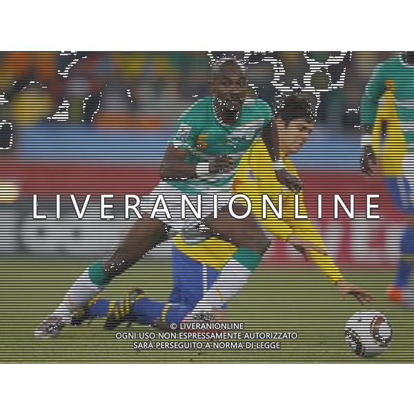 Brazil\'s KAKA (R) vies for the ball with Cote d\'Ivoire\'s Didier ZOKORA (L) during the World Cup group G soccer match between Brazil and Cote d\'Ivoire in Johannesburg in South Africa on Sunday, June 20, 2010. Brazil defeated Cote d\'Ivoire 3-1.(Photo By Wei Zheng/ColorChinaPhoto) - Ag. Aldo Liverani sas ITALY ONLY BRASILE - COSTA D\'AVORIO FIFA WORLD CUP CAMPIONATI MONDIALI SUD AFRICA 2010