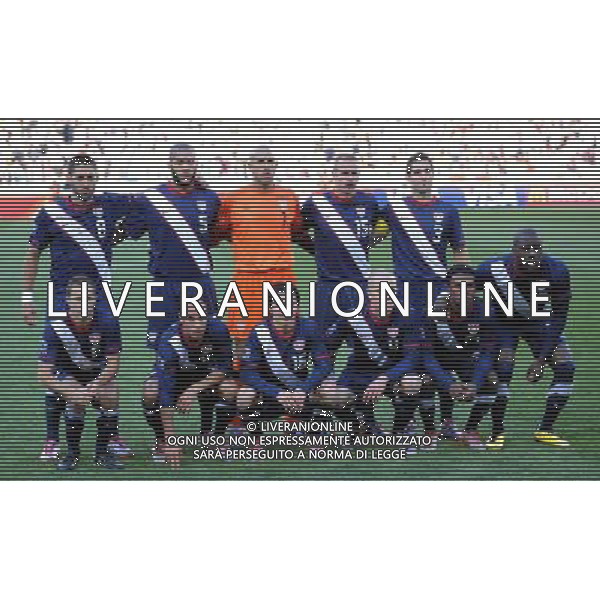 (100618) -- JOHANNESBURG, June 18, 2010 -FORMAZIONE STATI UNITI USA- The line-ups of the United States pose for a photo prior to the 2010 World Cup Group C soccer match between the United States and Slovenia at the Ellis Park stadium in Johannesburg, South Africa, on June 18, 2010. Guo Yong) (zc) ©Photoshot/Agenzia Aldo Liverani Sas - ITALY ONLY: SLOVENIA - STATI UNITI (USA) FIFA WORLD CUP CAMPIONATI MONDIALI SUD AFRICA 2010