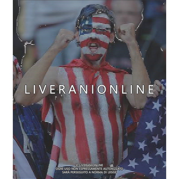 (100618) -- JOHANNESBURG, June 18, 2010 -- A U.S. supporter cheers prior to the 2010 World Cup Group C soccer match between the United States and Slovenia at the Ellis Park stadium in Johannesburg, South Africa, on June 18, 2010. Wang Yuguo) (zc) ©Photoshot/Agenzia Aldo Liverani Sas - ITALY ONLY: SLOVENIA - STATI UNITI (USA) FIFA WORLD CUP CAMPIONATI MONDIALI SUD AFRICA 2010