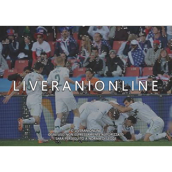 (100618) -- JOHANNESBURG, June 18, 2010 -- Players of Slovenia celebrate scoring the second goal during the 2010 World Cup Group C soccer match between the United States and Slovenia at the Ellis Park stadium in Johannesburg, South Africa, on June 18, 2010. Guo Yong) (zc) ©Photoshot/Agenzia Aldo Liverani Sas - ITALY ONLY: SLOVENIA - STATI UNITI (USA) FIFA WORLD CUP CAMPIONATI MONDIALI SUD AFRICA 2010