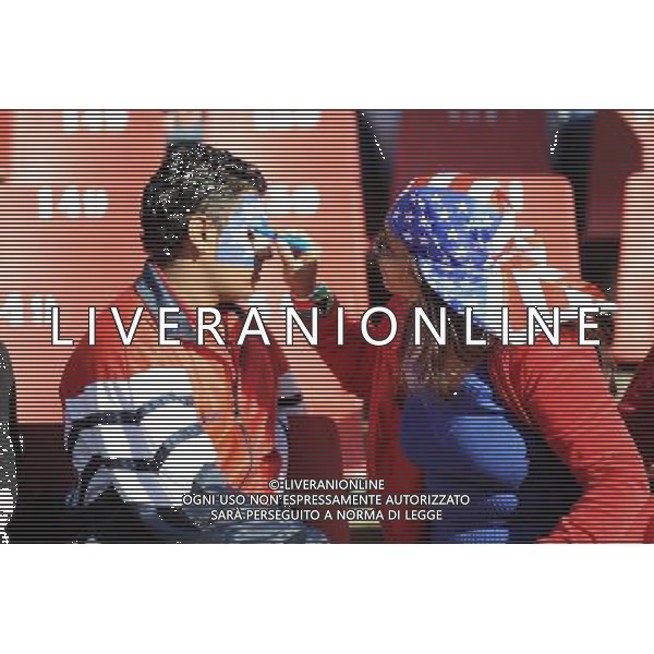 (100618) -- JOHANNESBURG, June 18, 2010 -- A U.S. suppourter paints on the face of his friend prior to the 2010 World Cup Group C soccer match between the United States and Slovenia at the Ellis Park stadium in Johannesburg, South Africa, on June 18, 2010. Guo Yong) ©Photoshot/Agenzia Aldo Liverani Sas - ITALY ONLY: SLOVENIA - STATI UNITI (USA) FIFA WORLD CUP CAMPIONATI MONDIALI SUD AFRICA 2010