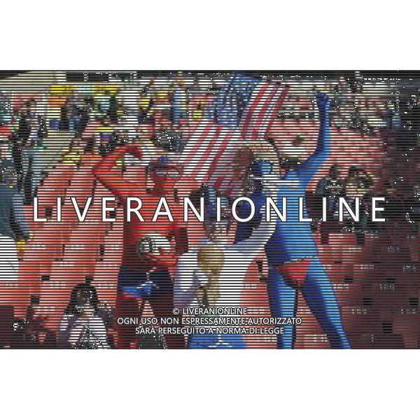 (100618) -- JOHANNESBURG, June 18, 2010 -- The U.S. suppourters cheer prior to the 2010 World Cup Group C soccer match between the United States and Slovenia at the Ellis Park stadium in Johannesburg, South Africa, on June 18, 2010. Guo Yong) (zc) ©Photoshot/Agenzia Aldo Liverani Sas - ITALY ONLY: SLOVENIA - STATI UNITI (USA) FIFA WORLD CUP CAMPIONATI MONDIALI SUD AFRICA 2010