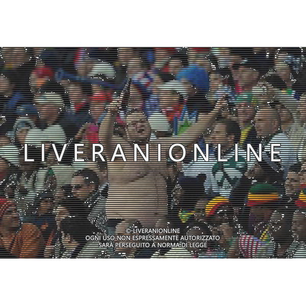 (100618) -- JOHANNESBURG, June 18, 2010 -- A Slovenian supporter cheers during the 2010 World Cup Group C soccer match between the United States and Slovenia at the Ellis Park stadium in Johannesburg, South Africa, on June 18, 2010. The match ended 2-2. Wang Yuguo) (zc) ©Photoshot/Agenzia Aldo Liverani Sas - ITALY ONLY: SLOVENIA - STATI UNITI (USA) FIFA WORLD CUP CAMPIONATI MONDIALI SUD AFRICA 2010