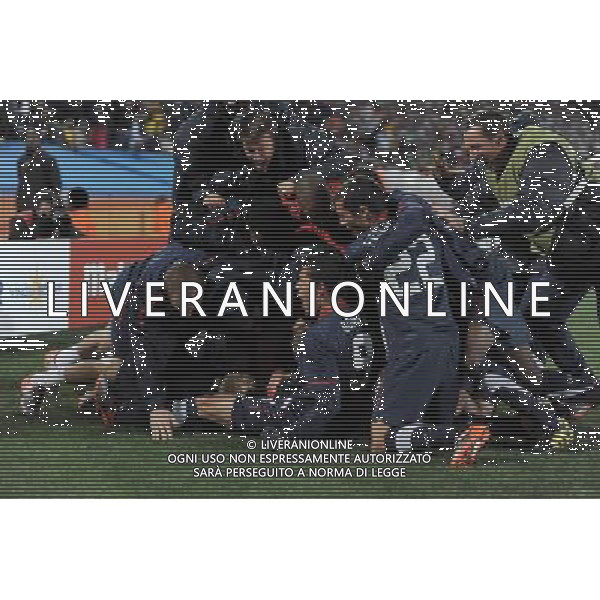 (100618) -- JOHANNESBURG, June 18, 2010 -- Players of the United States celebrate the second goal during the 2010 World Cup Group C soccer match between the United States and Slovenia at the Ellis Park stadium in Johannesburg, South Africa, on June 18, 2010. The match ended 2-2. Guo Yong) (zc) (33)SOUTH AFRICA-JOHANNESBURG-WC 2010-GROUP C-THE U.S. VS SLOVENIA ©Photoshot/Agenzia Aldo Liverani Sas - ITALY ONLY: SLOVENIA - STATI UNITI (USA) FIFA WORLD CUP CAMPIONATI MONDIALI SUD AFRICA 2010