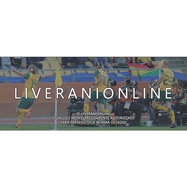 (100619) -- RUSTENBURG, June 19, 2010 () -- Australia\'s Brett Holman (1st L) celebrates after scoring during the 2010 World Cup Group D football match against Ghana at Royal Bafokeng stadium in Rustenburg, South Africa, on June 19, 2010. (/Li Ga)(kh) ©Photoshot/Agenzia Aldo Liverani Sas - ITALY ONLY: GHANA - AUSTRALIA FIFA WORLD CUP CAMPIONATI MONDIALI SUD AFRICA 2010