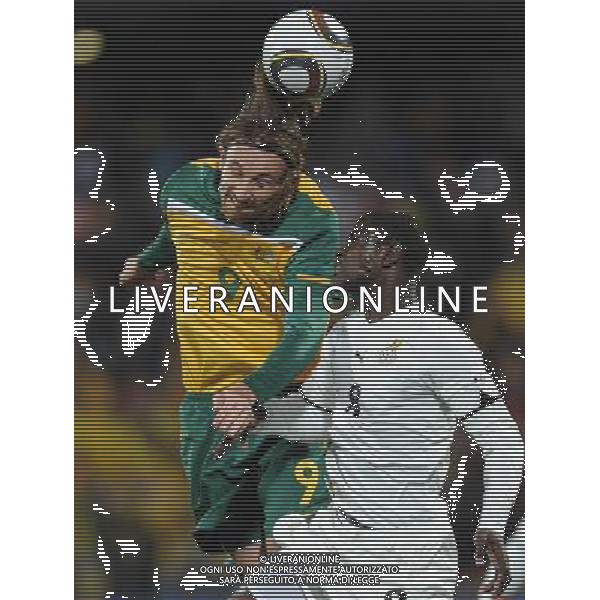 RUSTENBURG(100619) -- RUSTENBURG, June 19, 2010 () -- Ghana\'s Jonathan Mensah (R) vies with Australia\'s Joshua Kennedy during the 2010 World Cup Group D football match at Royal Bafokeng stadium in Rustenburg, South Africa, on June 19, 2010. The match tied 1-1. (/Li Ga)(kh) ©Photoshot/Agenzia Aldo Liverani Sas - ITALY ONLY: GHANA - AUSTRALIA FIFA WORLD CUP CAMPIONATI MONDIALI SUD AFRICA 2010