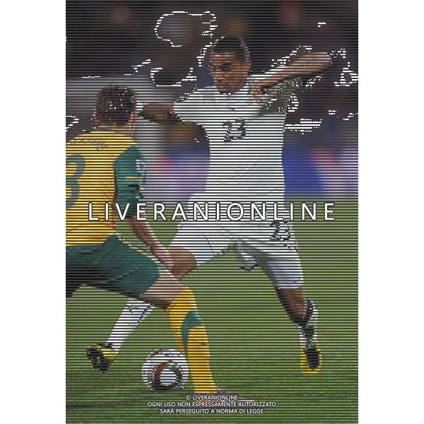 (100619) -- RUSTENBURG, June 19, 2010 () -- Ghana\'s Boateng (R) vies with a player of Australia during the 2010 World Cup Group D football match at Royal Bafokeng stadium in Rustenburg, South Africa, on June 19, 2010. The match ended with a 1-1 draw. (/Guo Yong)(ly) ©Photoshot/Agenzia Aldo Liverani Sas - ITALY ONLY: GHANA - AUSTRALIA FIFA WORLD CUP CAMPIONATI MONDIALI SUD AFRICA 2010