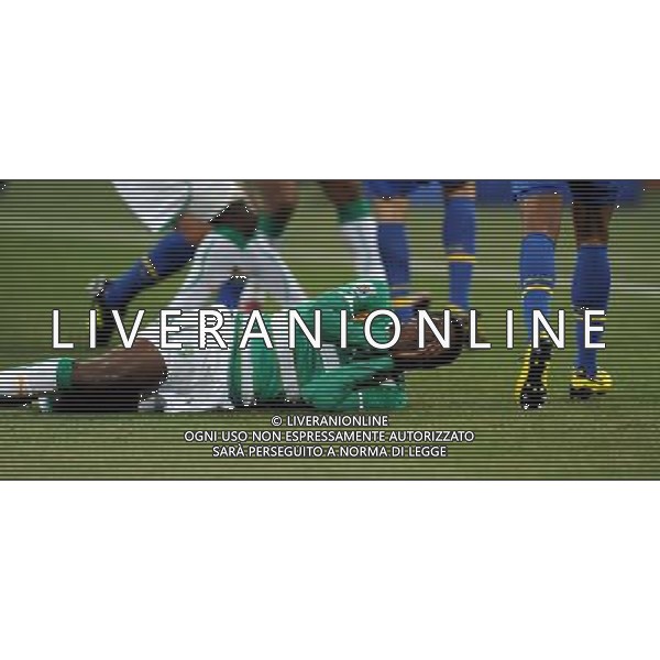 (100621) -- JOHANNESBURG, June 21, 2010 () -- Kader Keita of Ivory Coast lies on the ground after being fouled by Kaka of Brazil during their Group G soccer match at 2010 FIFA World Cup at Soccer City stadium in Johannesburg, South Africa, on June 20, 2010. Brazil won 3-1. (/Wang Yuguo)(xm) ©Photoshot/Agenzia Aldo Liverani Sas - ITALY ONLY: BRASILE - COSTA D\'AVORIO FIFA WORLD CUP CAMPIONATI MONDIALI SUD AFRICA 2010