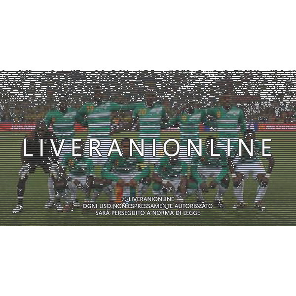 (100621) -- JOHANNESBURG, June 21, 2010 () -FORMAZIONE COSTA D\'AVORIO- The team of Ivory Coast poses for group pictures before the Group G soccer match against Brazil at 2010 FIFA World Cup at Soccer City stadium in Johannesburg, South Africa, on June 20, 2010. Brazil won 3-1. (/Yang Lei)(xm) ©Photoshot/Agenzia Aldo Liverani Sas - ITALY ONLY: BRASILE - COSTA D\'AVORIO FIFA WORLD CUP CAMPIONATI MONDIALI SUD AFRICA 2010