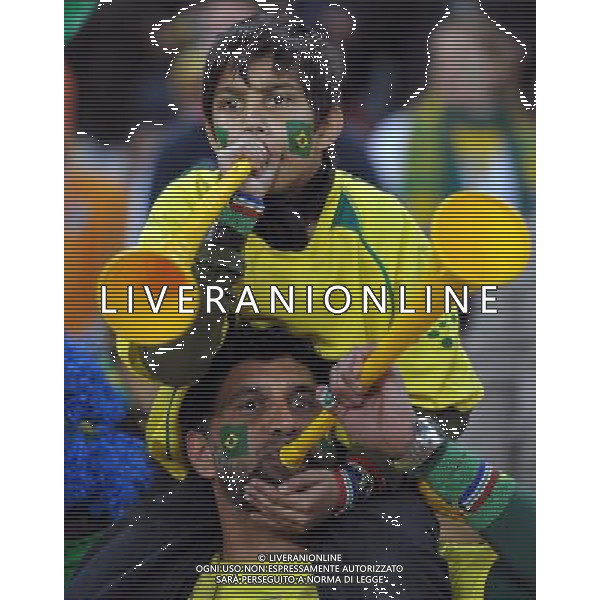 (100621) -- JOHANNESBURG, June 21, 2010 () -- Brazilian supporters cheer before the Group G soccer match against Ivory Coast at 2010 FIFA World Cup at Soccer City stadium in Johannesburg, South Africa, on June 20, 2010. Brazil won 3-1. (/Wang Yuguo)(xm) ©Photoshot/Agenzia Aldo Liverani Sas - ITALY ONLY: BRASILE - COSTA D\'AVORIO FIFA WORLD CUP CAMPIONATI MONDIALI SUD AFRICA 2010