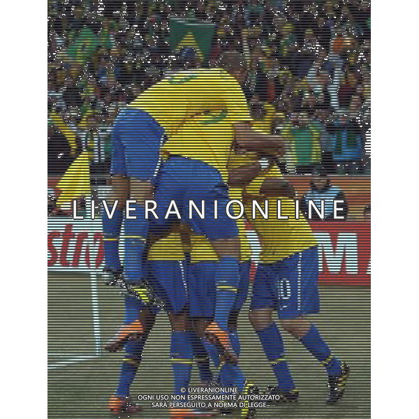(100621) -- JOHANNESBURG, June 21, 2010 () -- Players of Brazil celebrate a goal during the Group G soccer match against Ivory Coast at 2010 FIFA World Cup at Soccer City stadium in Johannesburg, South Africa, on June 20, 2010. Brazil won 3-1. (/Wang Yuguo)(xm) ©Photoshot/Agenzia Aldo Liverani Sas - ITALY ONLY: BRASILE - COSTA D\'AVORIO FIFA WORLD CUP CAMPIONATI MONDIALI SUD AFRICA 2010