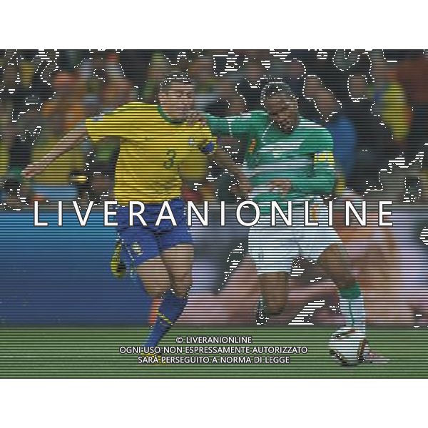 (100621) -- JOHANNESBURG, June 21, 2010 () -- Lucio of Brazil(L) vies with Didier Drogba of Ivory Coast during their Group G soccer match at 2010 FIFA World Cup at Soccer City stadium in Johannesburg, South Africa, on June 20, 2010. Brazil won 3-1. (/Yang Lei)(xm) ©Photoshot/Agenzia Aldo Liverani Sas - ITALY ONLY: BRASILE - COSTA D\'AVORIO FIFA WORLD CUP CAMPIONATI MONDIALI SUD AFRICA 2010