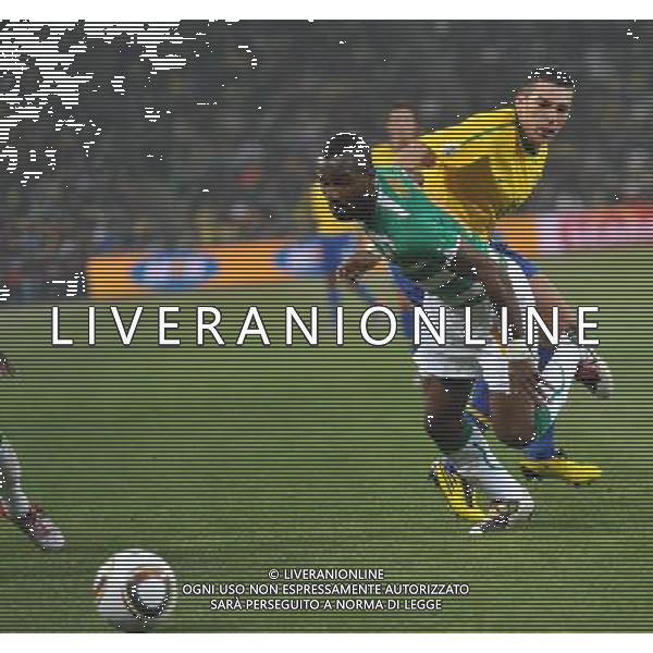 (100621) -- JOHANNESBURG, June 21, 2010 () -- Lucio of Brazil(R) defendes during the Group G soccer match against Ivory Coast at 2010 FIFA World Cup at Soccer City stadium in Johannesburg, South Africa, on June 20, 2010. Brazil won 3-1. (/Yang Lei)(xm) ©Photoshot/Agenzia Aldo Liverani Sas - ITALY ONLY: BRASILE - COSTA D\'AVORIO FIFA WORLD CUP CAMPIONATI MONDIALI SUD AFRICA 2010