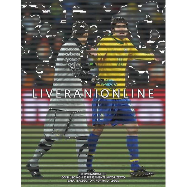 (100621) -- JOHANNESBURG, June 21, 2010 () -- Kaka of Brazil(R) shrugs when being fouled out during the Group G soccer match against Ivory Coast at 2010 FIFA World Cup at Soccer City stadium in Johannesburg, South Africa, on June 20, 2010. Brazil won 3-1. (/Yang Lei)(xm) ©Photoshot/Agenzia Aldo Liverani Sas - ITALY ONLY: BRASILE - COSTA D\'AVORIO FIFA WORLD CUP CAMPIONATI MONDIALI SUD AFRICA 2010
