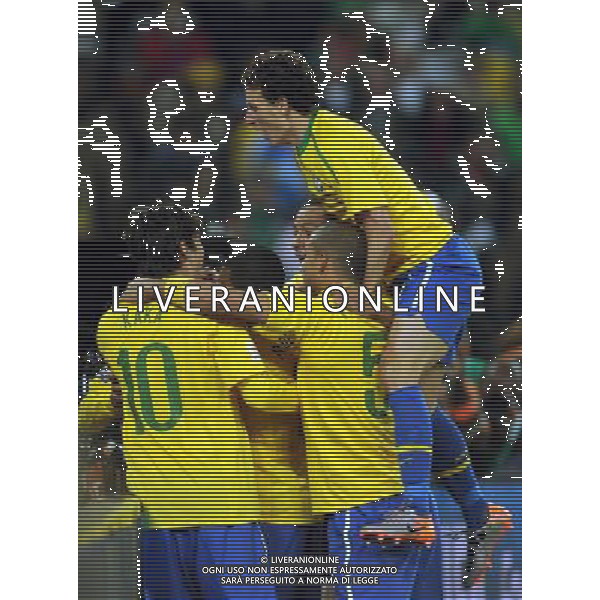 (100621) -- JOHANNESBURG, June 21, 2010 () -- Players of Brazil hug to celebrate the second goal by Luis Fabiano during the Group G soccer match against Ivory Coast at 2010 FIFA World Cup at Soccer City stadium in Johannesburg, South Africa, on June 20, 2010. (/Wang Yuguo)(xm) ©Photoshot/Agenzia Aldo Liverani Sas - ITALY ONLY: BRASILE - COSTA D\'AVORIO FIFA WORLD CUP CAMPIONATI MONDIALI SUD AFRICA 2010
