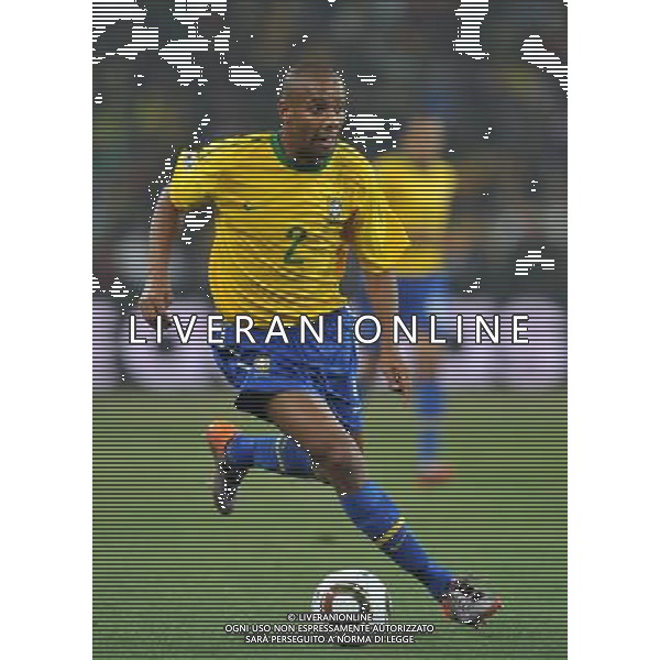 (100621) -- JOHANNESBURG, June 21, 2010 () -- Maicon of Brazil runs with the ball during the Group G soccer match against Ivory Coast at 2010 FIFA World Cup at Soccer City stadium in Johannesburg, South Africa, on June 20, 2010. (/Yang Lei)(xm) ©Photoshot/Agenzia Aldo Liverani Sas - ITALY ONLY: BRASILE - COSTA D\'AVORIO FIFA WORLD CUP CAMPIONATI MONDIALI SUD AFRICA 2010