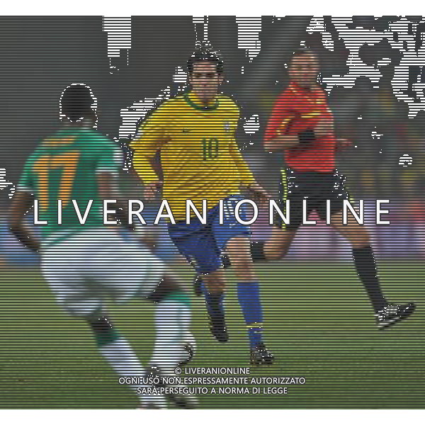 (100621) -- JOHANNESBURG, June 21, 2010 () -- Kaka of Brazil (C) runs with the ball when facing the defence of Siaka Tiene of Ivory Coast (L) during their Group G soccer match at 2010 FIFA World Cup at Soccer City stadium in Johannesburg, South Africa, on June 20, 2010. (/Yang Lei) ©Photoshot/Agenzia Aldo Liverani Sas - ITALY ONLY: BRASILE - COSTA D\'AVORIO FIFA WORLD CUP CAMPIONATI MONDIALI SUD AFRICA 2010