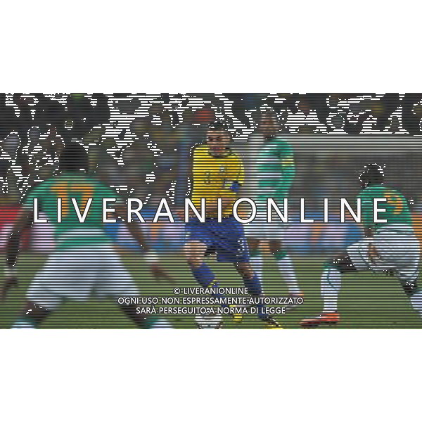 (100621) -- JOHANNESBURG, June 21, 2010 () -- Lucio of Brazil(C) breaks through during the Group G soccer match against Ivory Coast at 2010 FIFA World Cup at Soccer City stadium in Johannesburg, South Africa, on June 20, 2010. (/Yang Lei)(xm) ©Photoshot/Agenzia Aldo Liverani Sas - ITALY ONLY: BRASILE - COSTA D\'AVORIO FIFA WORLD CUP CAMPIONATI MONDIALI SUD AFRICA 2010