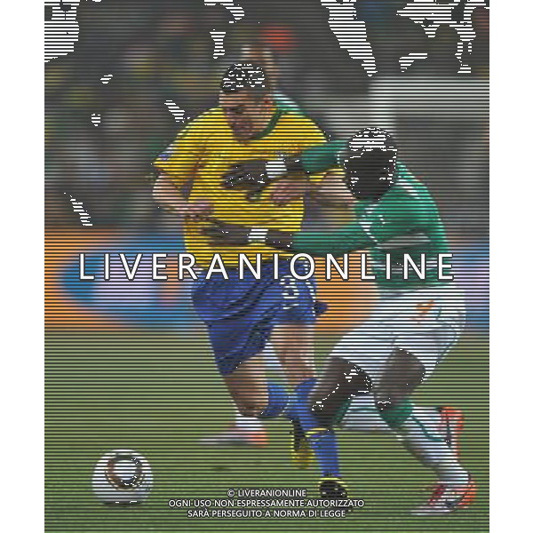 (100621) -- JOHANNESBURG, June 21, 2010 () -- Ismael Tiote of Ivory Coast(R) defends Lucio of Brazil during their Group G soccer match at 2010 FIFA World Cup at Soccer City stadium in Johannesburg, South Africa, on June 20, 2010. (/Yang Lei)(xm) ©Photoshot/Agenzia Aldo Liverani Sas - ITALY ONLY: BRASILE - COSTA D\'AVORIO FIFA WORLD CUP CAMPIONATI MONDIALI SUD AFRICA 2010