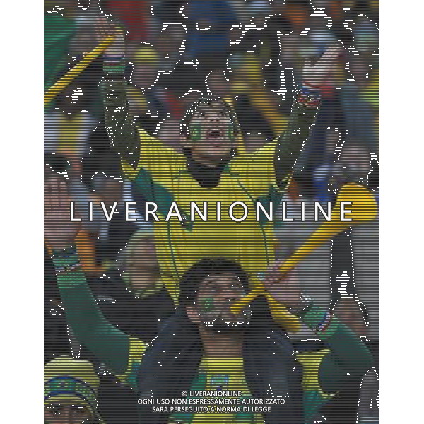 (100621) -- JOHANNESBURG, June 21, 2010 () -- Brazilian supporters cheer before the Group G soccer match against Ivory Coast at 2010 FIFA World Cup at Soccer City stadium in Johannesburg, South Africa, on June 20, 2010. (/Wang Yuguo)(xm) ©Photoshot/Agenzia Aldo Liverani Sas - ITALY ONLY: BRASILE - COSTA D\'AVORIO FIFA WORLD CUP CAMPIONATI MONDIALI SUD AFRICA 2010