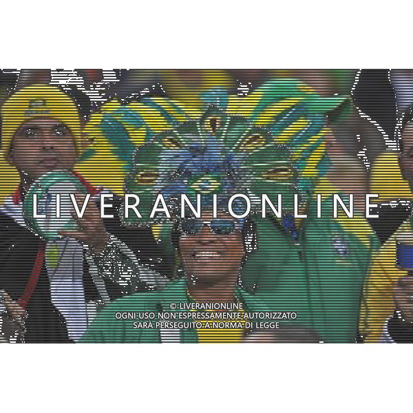 (100621) -- JOHANNESBURG, June 21, 2010 () -- Brazilian supporters wait before the Group G soccer match against Ivory Coast at 2010 FIFA World Cup at Soccer City stadium in Johannesburg, South Africa, on June 20, 2010. (/Yang Lei)(xm) ©Photoshot/Agenzia Aldo Liverani Sas - ITALY ONLY: BRASILE - COSTA D\'AVORIO FIFA WORLD CUP CAMPIONATI MONDIALI SUD AFRICA 2010