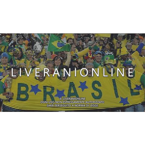 (100621) -- JOHANNESBURG, June 21, 2010 () -- Brazilian fans cheer before the Group G soccer match against Ivory Coast at 2010 FIFA World Cup at Soccer City stadium in Johannesburg, South Africa, on June 20, 2010. (/Wang Yuguo)(xm) ©Photoshot/Agenzia Aldo Liverani Sas - ITALY ONLY: BRASILE - COSTA D\'AVORIO FIFA WORLD CUP CAMPIONATI MONDIALI SUD AFRICA 2010