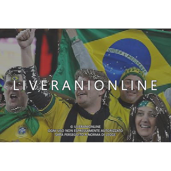 (100621) -- JOHANNESBURG, June 21, 2010 () -- Brazilian supporters cheer before the Group G soccer match against Ivory Coast at 2010 FIFA World Cup at Soccer City stadium in Johannesburg, South Africa, on June 20, 2010. (/Yang Lei)(xm) ©Photoshot/Agenzia Aldo Liverani Sas - ITALY ONLY: BRASILE - COSTA D\'AVORIO FIFA WORLD CUP CAMPIONATI MONDIALI SUD AFRICA 2010