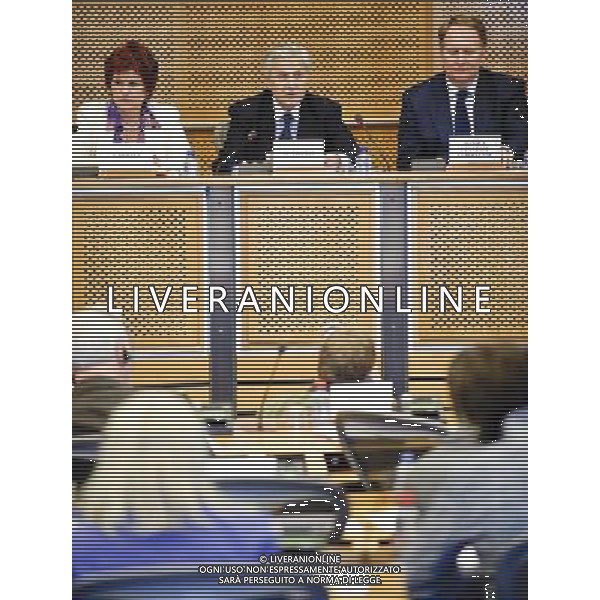 Chair of the European Parliament\'s Economic and Monetary Affairs Committee Sharon Bowles (L) and Jean-Claude Trichet, president of the European Central Bank (ECB) (C) attend a Monetary dialogue with Committee on Economic and Monetary Affairs at European Parliament in Brussels, Belgium on 2010-06-21 by Wiktor Dabkowski ©Photoshot/Agenzia Aldo Liverani Sas - ITALY ONLY -