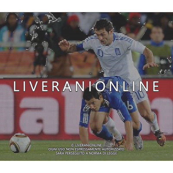 (100623) -- POLOKWANE, June 23, 2010 -- Argentina\'s Sergio Aguero (front) vies with Greece\'s Georgios Karagounis during the 2010 World Cup Group B soccer match in Polokwane, South Africa, June 22, 2010. Wang Yuguo) ©Photoshot/Agenzia Aldo Liverani Sas - ITALY ONLY: ARGENTINA - GRECIA FIFA WORLD CUP CAMPIONATI MONDIALI SUD AFRICA 2010