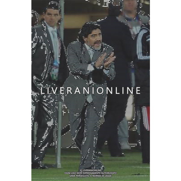 (100623) -- POLOKWANE, June 23, 2010 -- Argentine coach Diego Maradona (front) gestures during the 2010 World Cup Group B soccer match against Greece in Polokwane, South Africa, June 22, 2010. Wang Yuguo) ©Photoshot/Agenzia Aldo Liverani Sas - ITALY ONLY: ARGENTINA - GRECIA FIFA WORLD CUP CAMPIONATI MONDIALI SUD AFRICA 2010